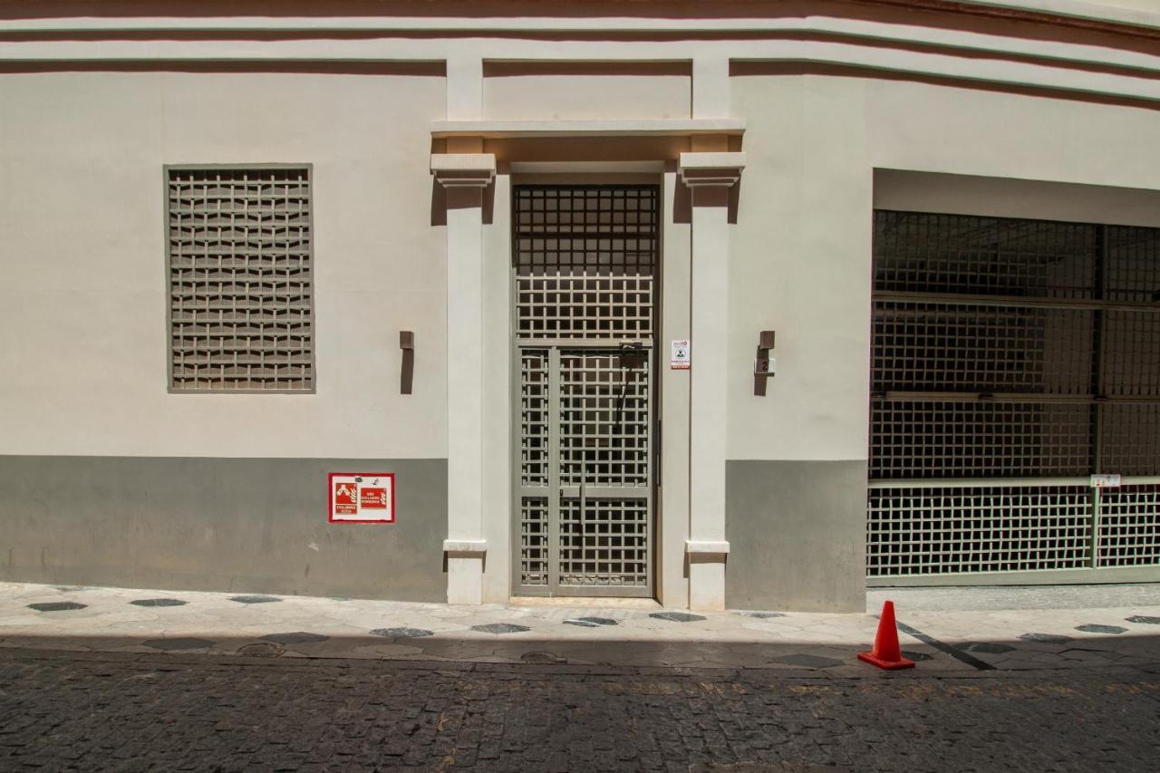 C74 - Marvelous 3 Bedroom In Historical Appartamento