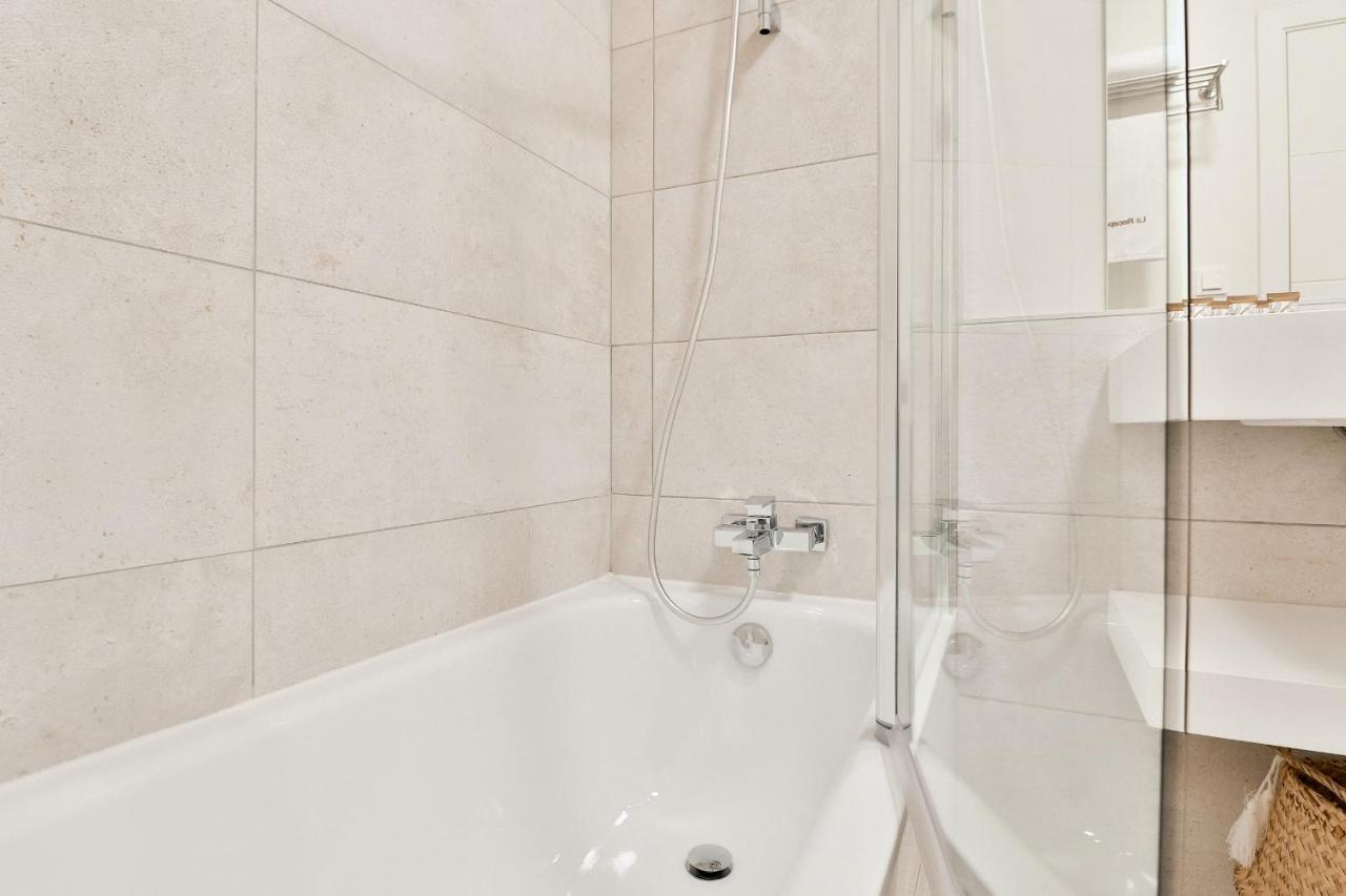 C74 - Marvelous 3 Bedroom In Historical Appartamento *